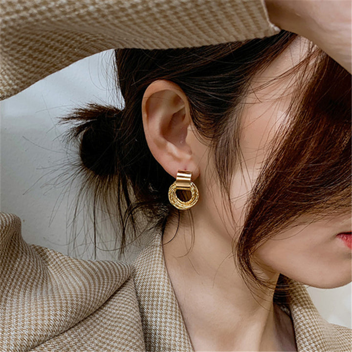 Glamorous hoop earrings Bowlift