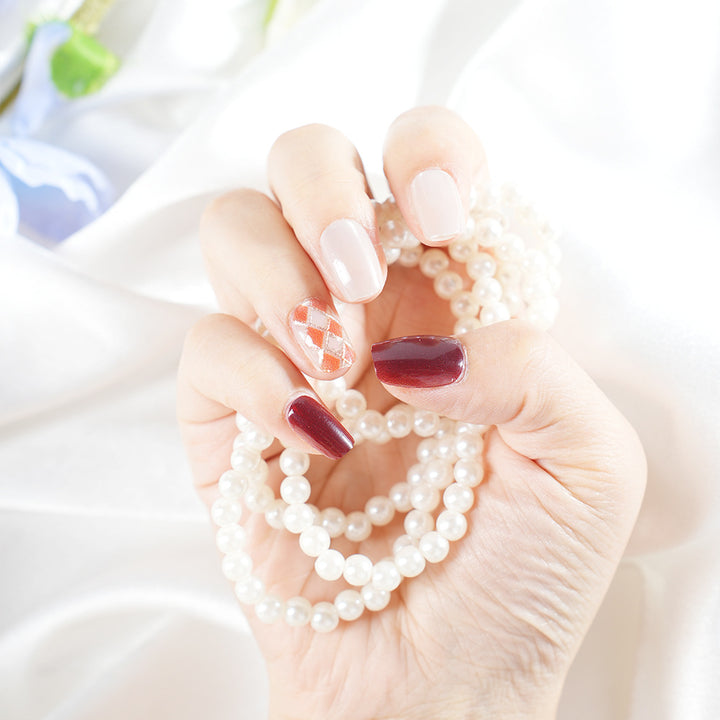 Glamorous Press-On Nail Art Set Bowlift