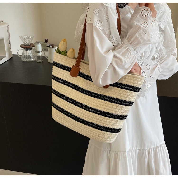 Spacious straw tote bag with leather handles Bowlift