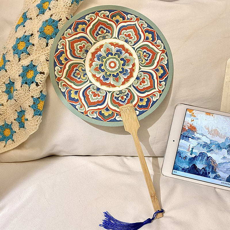 Handmade fan with artistic motif Bowlift
