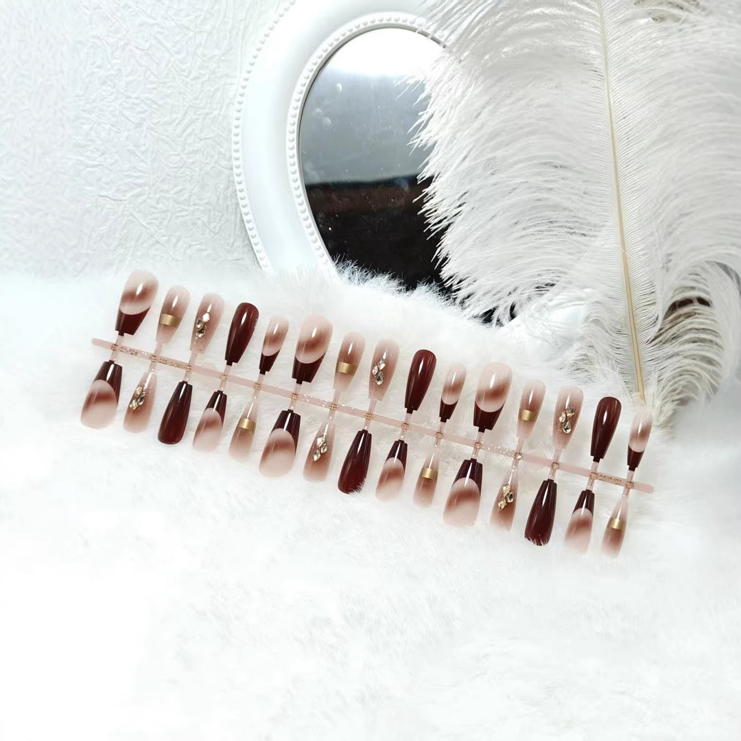Artificial nails with elegant color gradients and jewelry details Bowlift