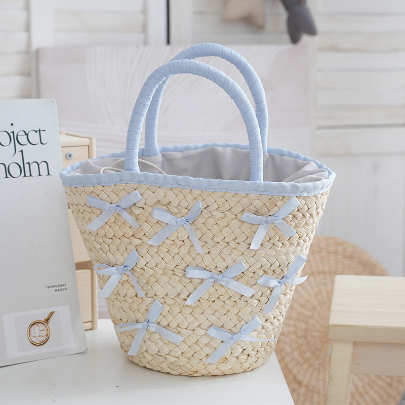 Basket bag with delicate bows and Bowlift lining