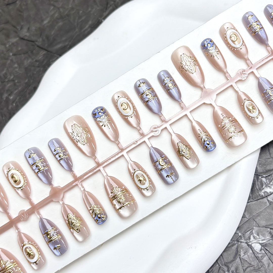 Decorative Press-On Nail Art Set with Intricate Patterns