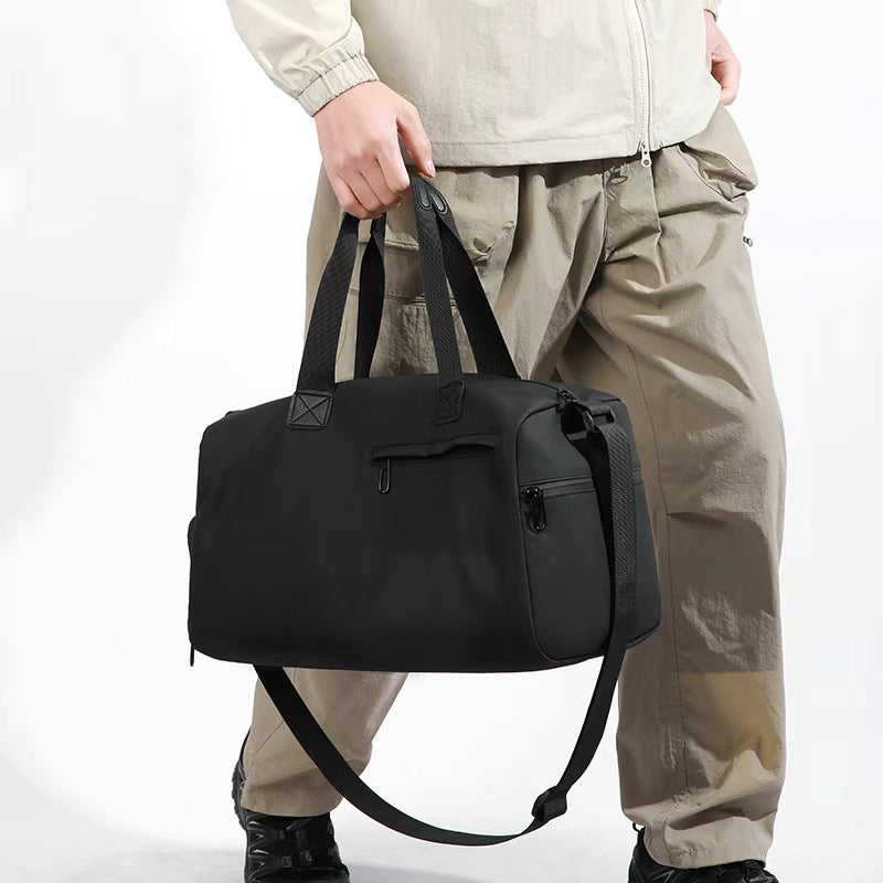 Sporty travel bag with multiple compartments Bowlift