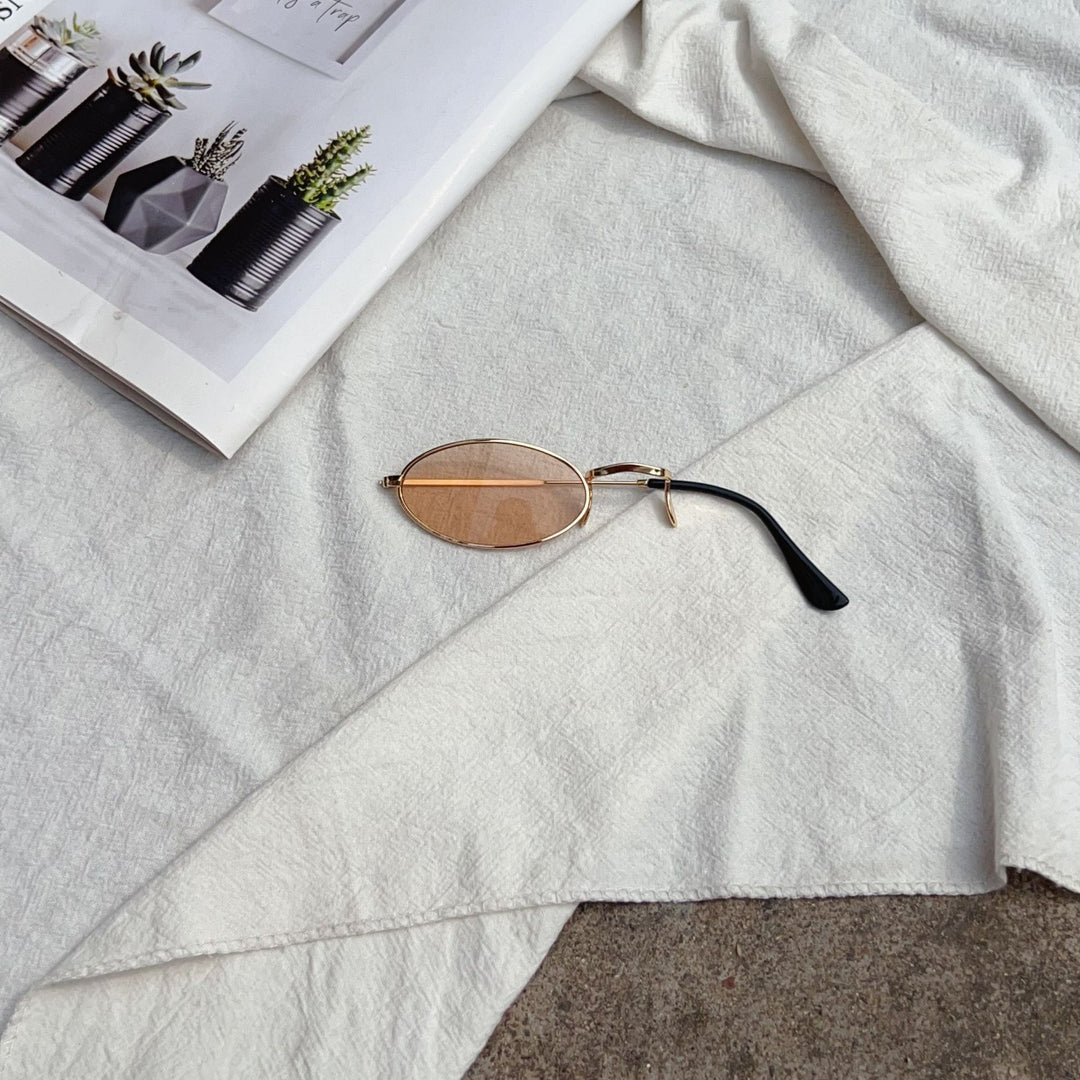 Retro-Inspired Oval Frame Glasses Bowlift