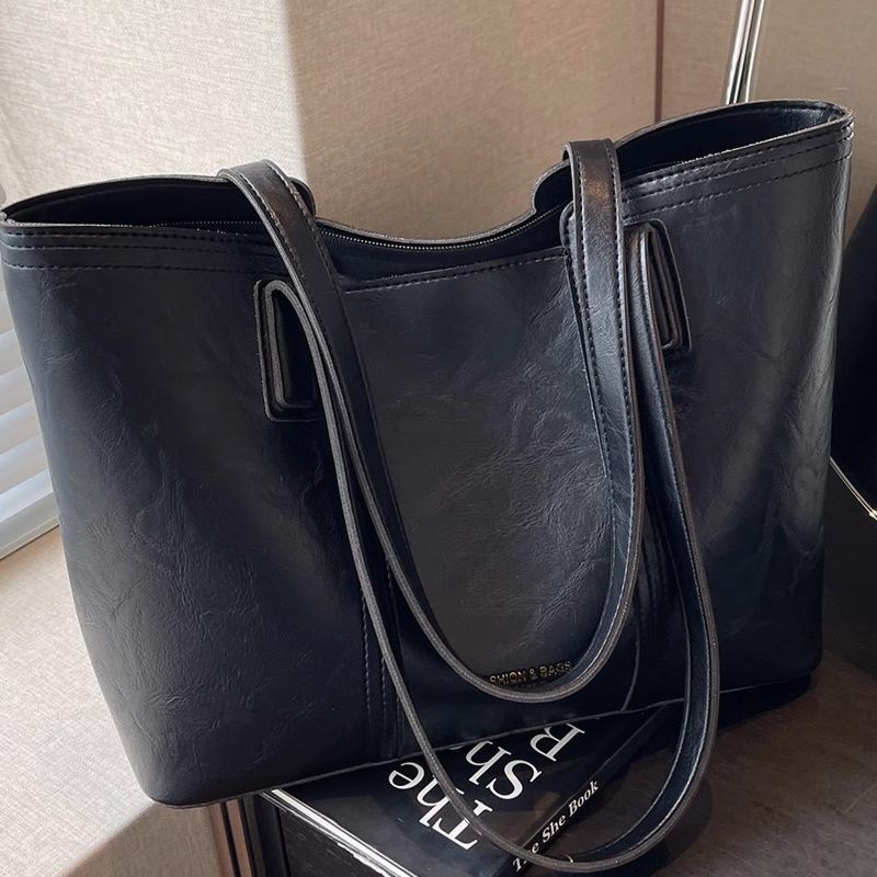 Modern Luxury Handheld Tote Bowlift