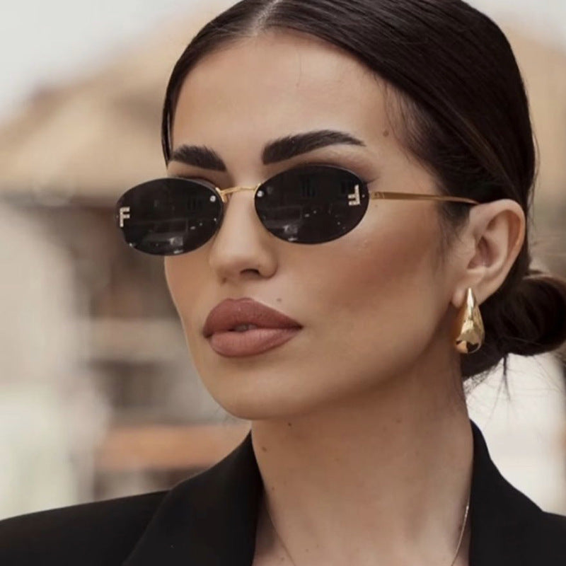 Women's fashionable sunglasses with elegant mirrored lens front and delicate metal frame Bowlift