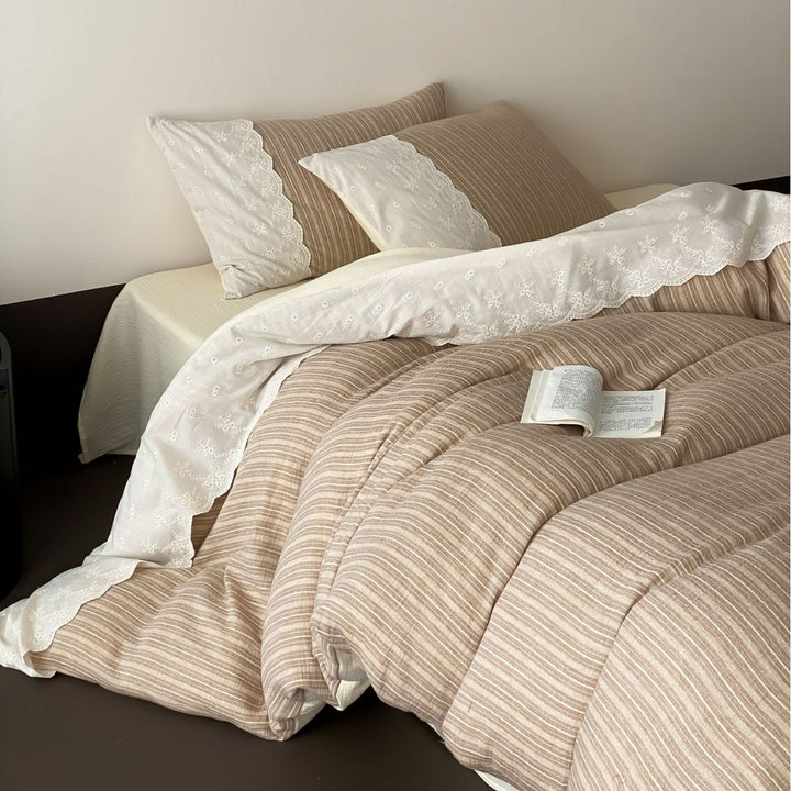 Bedding set made of fine linen-cotton blend with subtle striped texture Bowlift