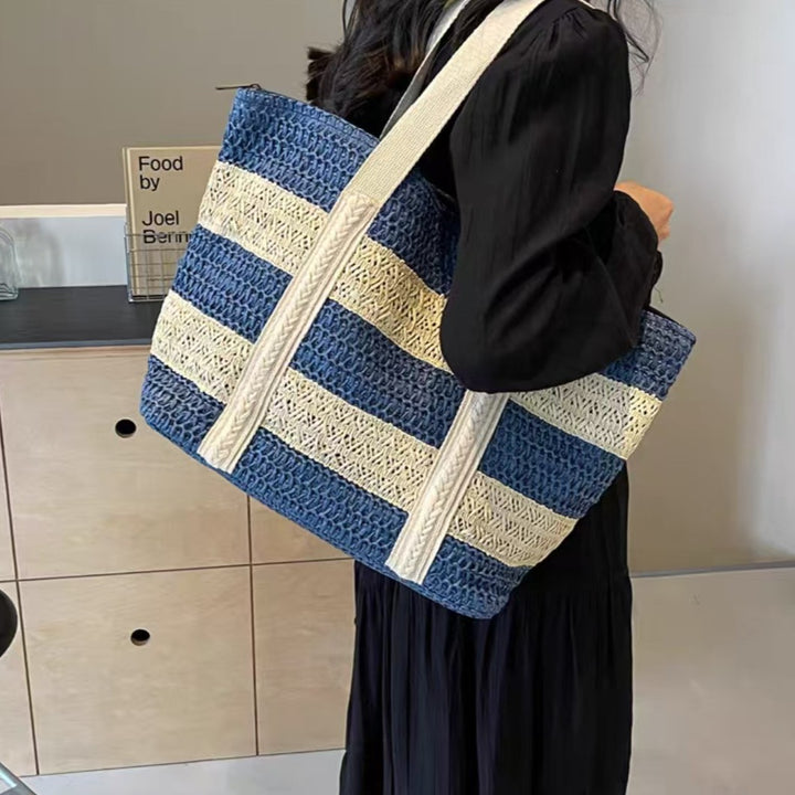 Stylish beach bag with structured design Bowlift