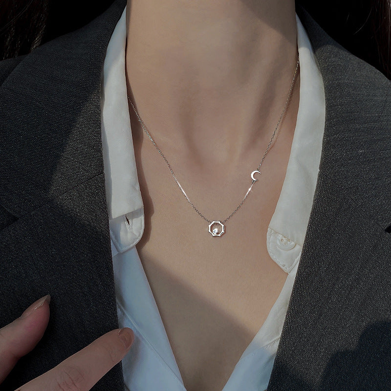 Elegant Geometric Pendant Necklace Bowlift