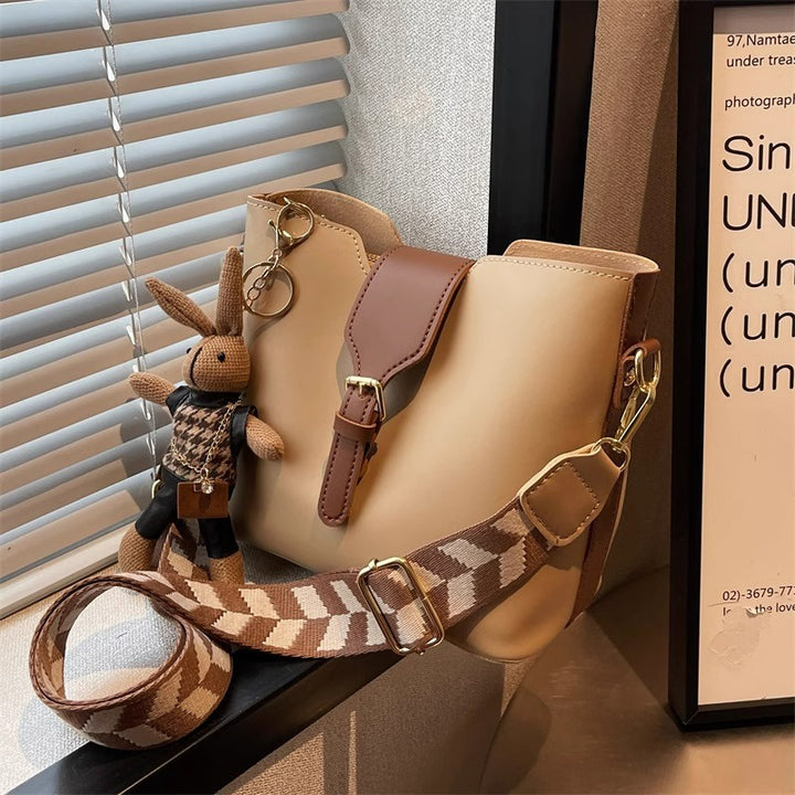 Modern Structured Handbag Bowlift