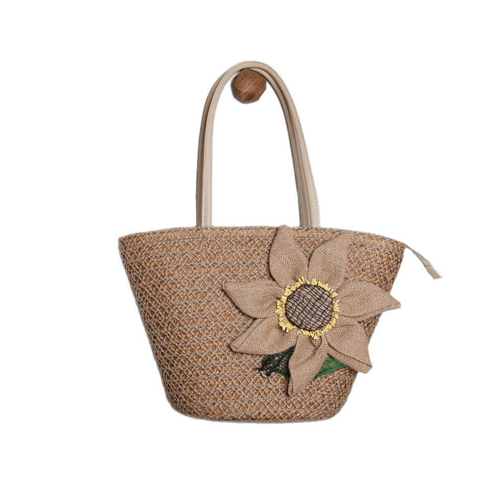 Straw bag with romantic floral pattern Bowlift