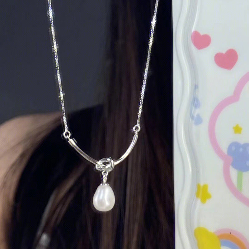Elegant Pearl Drop Necklace Bowlift