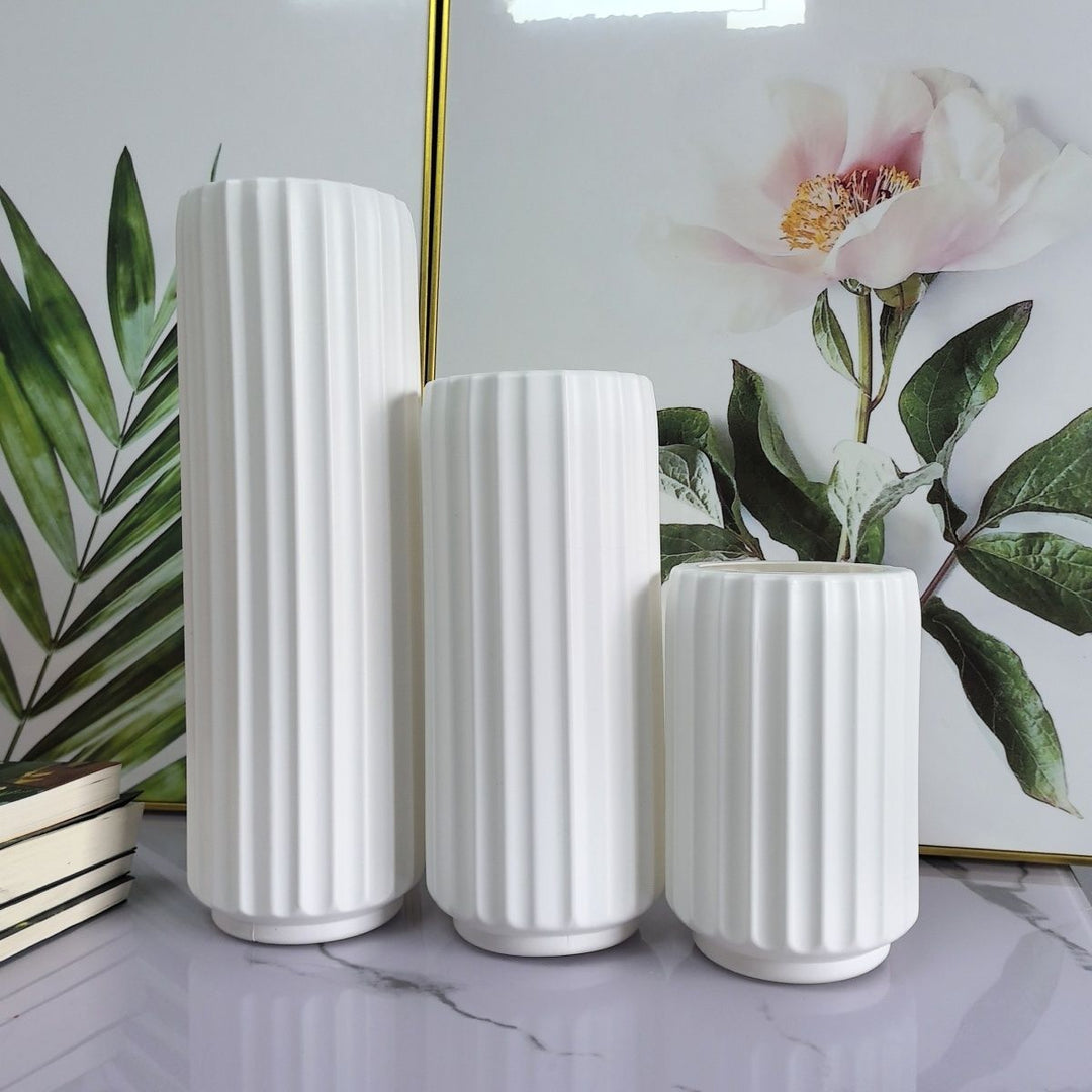 Decorative Vertical Ribbed Vase Bowlift