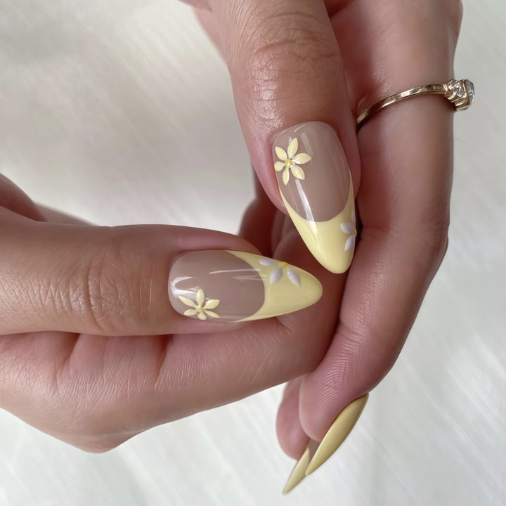 Floral Press-On Nail Art Set