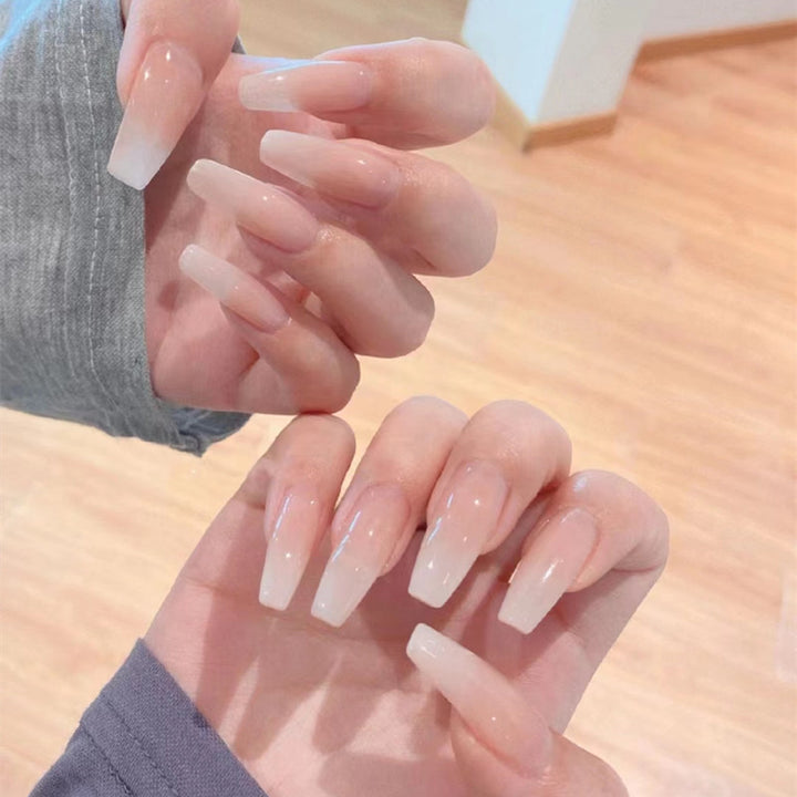 Artificial nails with an elegant high-gloss finish Bowlift