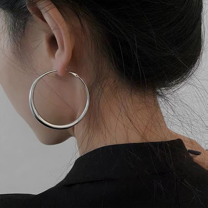 Elegant and Timeless Earrings Bowlift