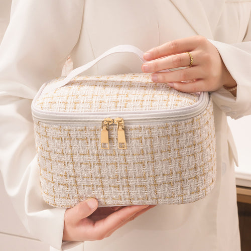 Stylish Quilted Cosmetic Case Bowlift