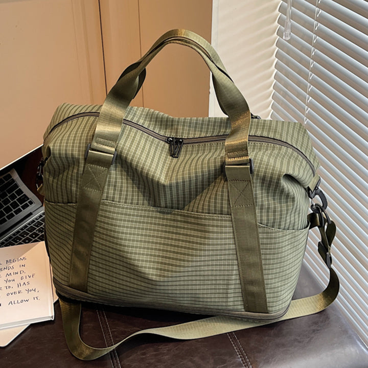 Sporty travel bag with practical storage and adjustable shoulder straps Bowlift