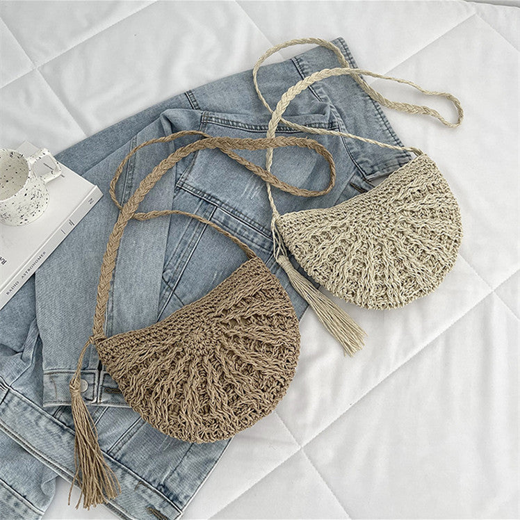 Hand-knotted shoulder bag with fringes Bowlift