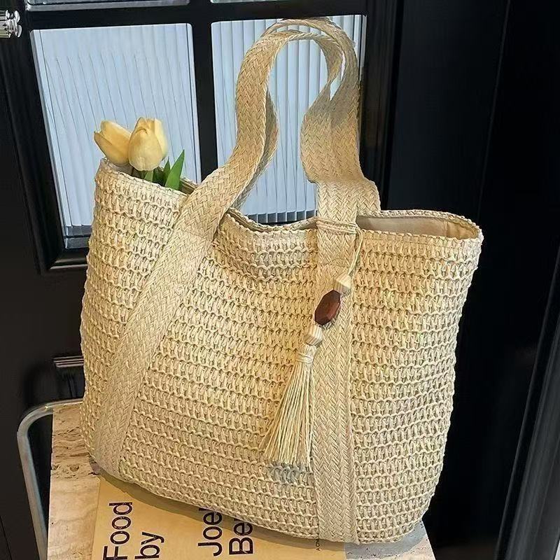 Handmade straw bag Bowlift