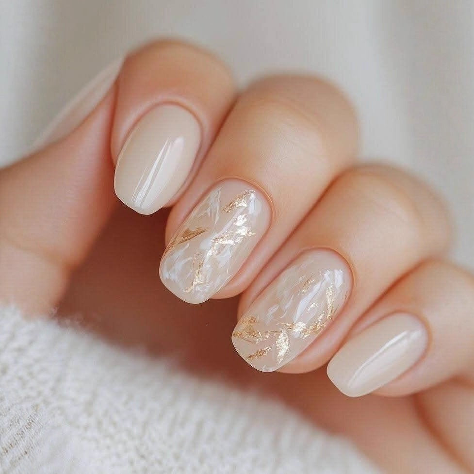 Artificial nails in elegant French tip design Bowlift