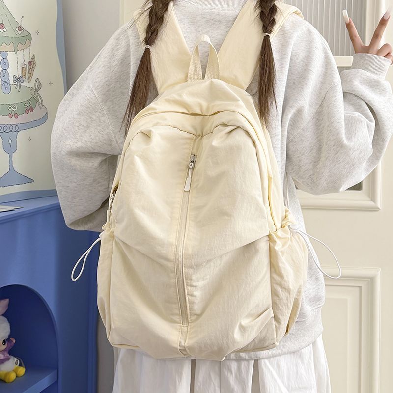 Spacious and Lightweight Backpack for Everyday Bowlift