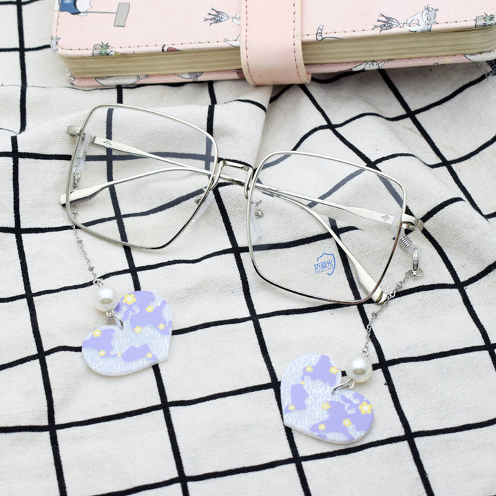Heart-Shaped Eyewear Chain with Pearl Accents Bowlift