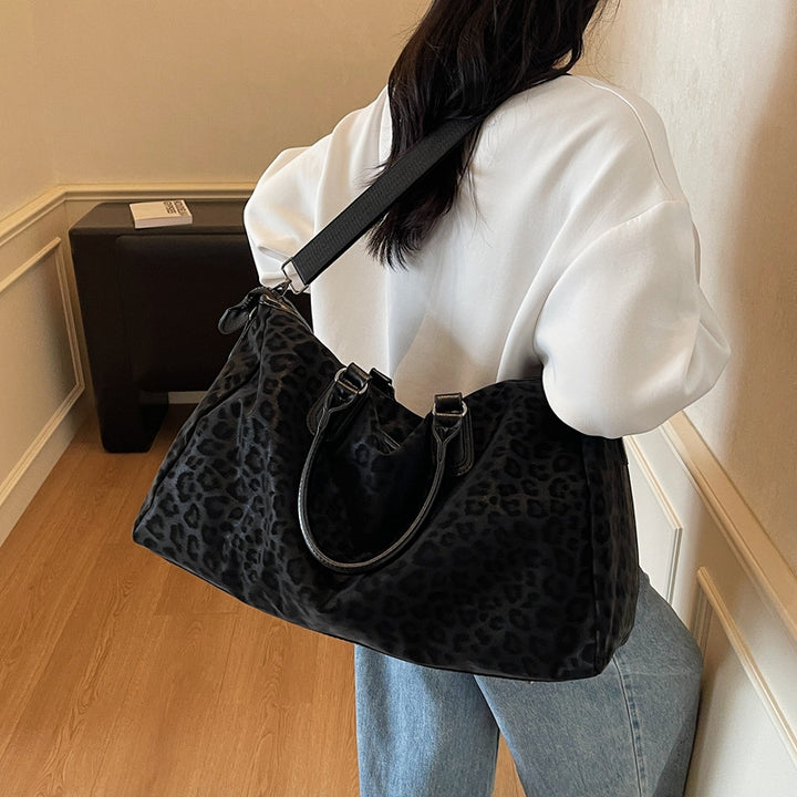Fashionable travel bag with comfortable carrying handles Bowlift