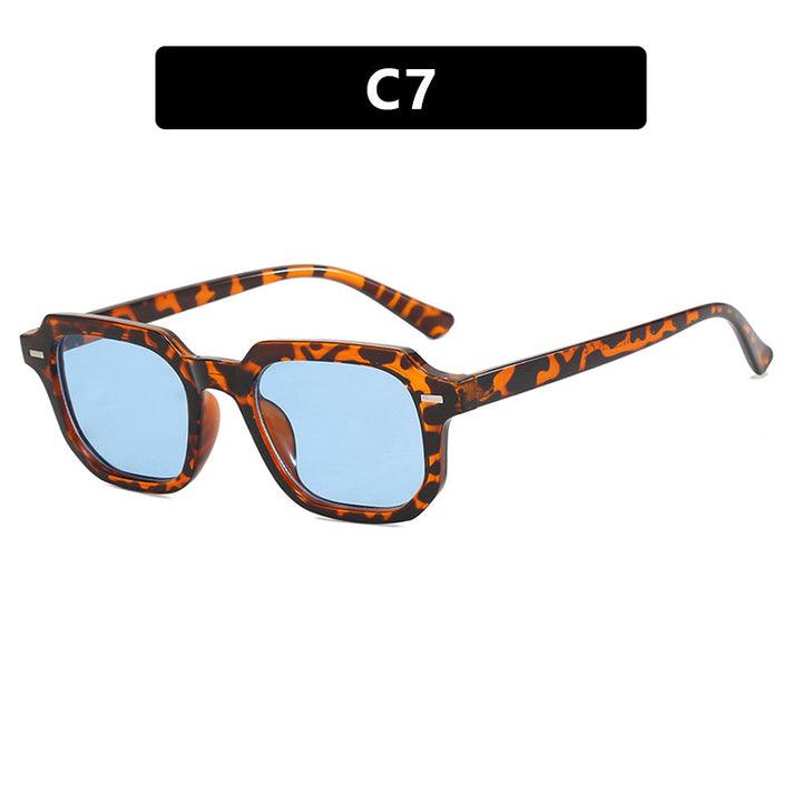 Ladies stylish sunglasses in striking, geometric design Bowlift