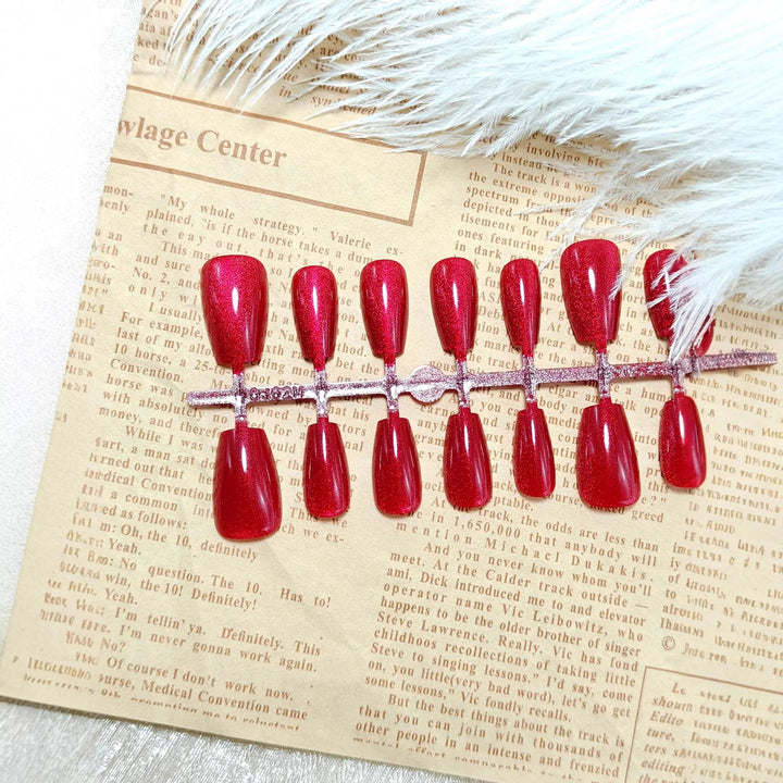 Artificial nails with shimmering effect Bowlift
