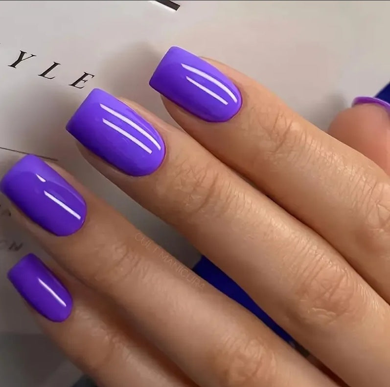Stylish Glossy Nail Polish Bowlift