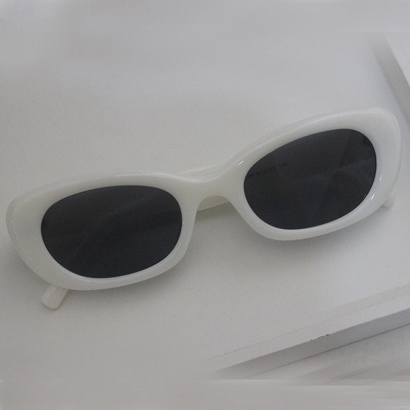 Fashionable Cat-Eye Sunglasses Bowlift