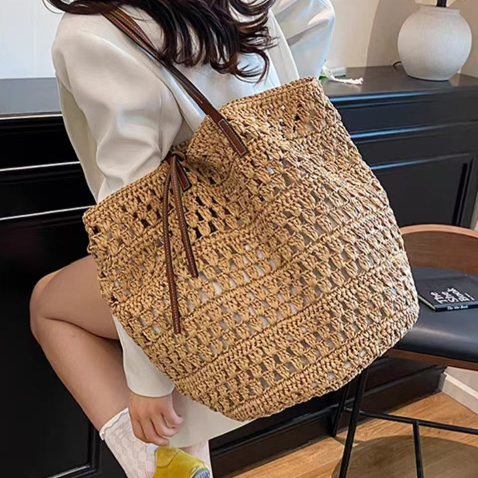 Woven natural material handbag with leather handles Bowlift