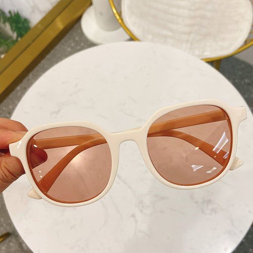 Fashionable Oversized Sunglasses with Square Frame Bowlift
