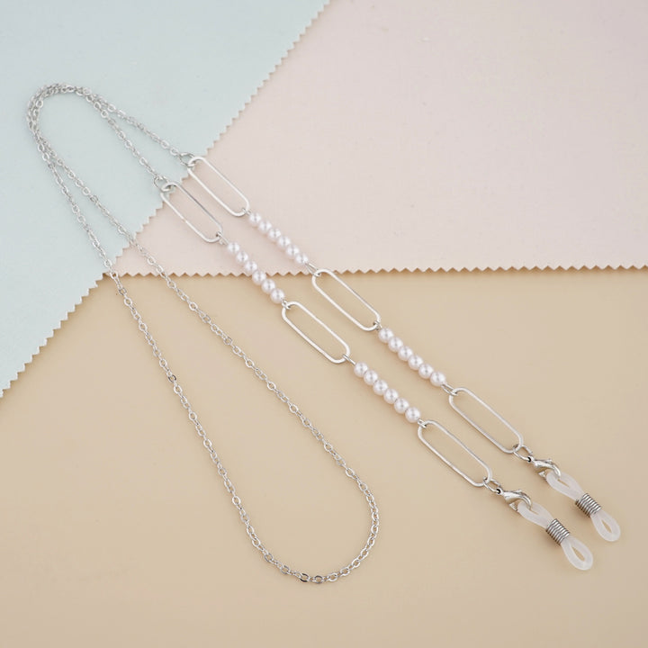 Elegant Pearl and Link Eyewear Chain Bowlift