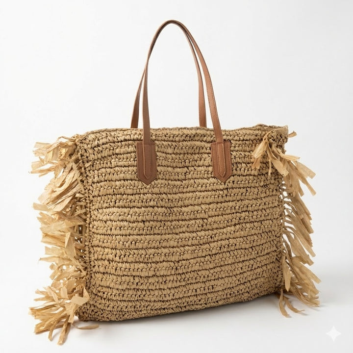 Stylish straw bag with fringed details Bowlift