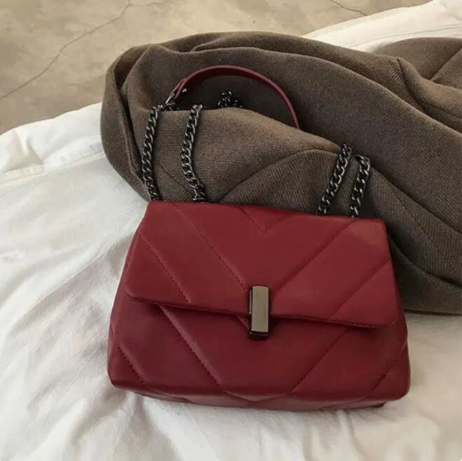 Chic Quilted Evening Handbag Bowlift