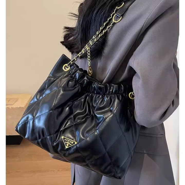 Chic Quilted Shoulder Bag Bowlift