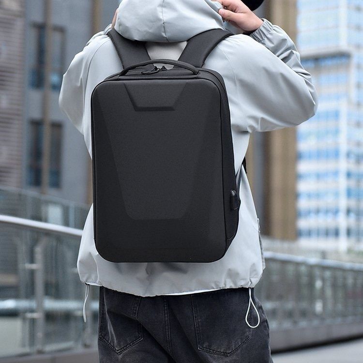 Elegant backpack with innovative hardcase Bowlift