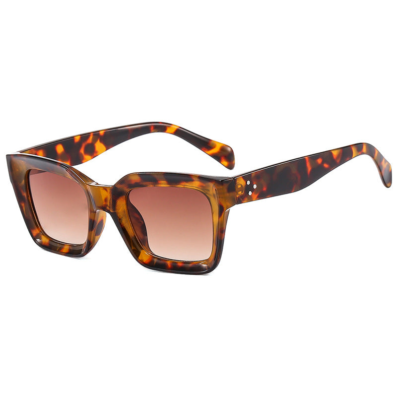 Women's oversized sunglasses with distinctive design Bowlift