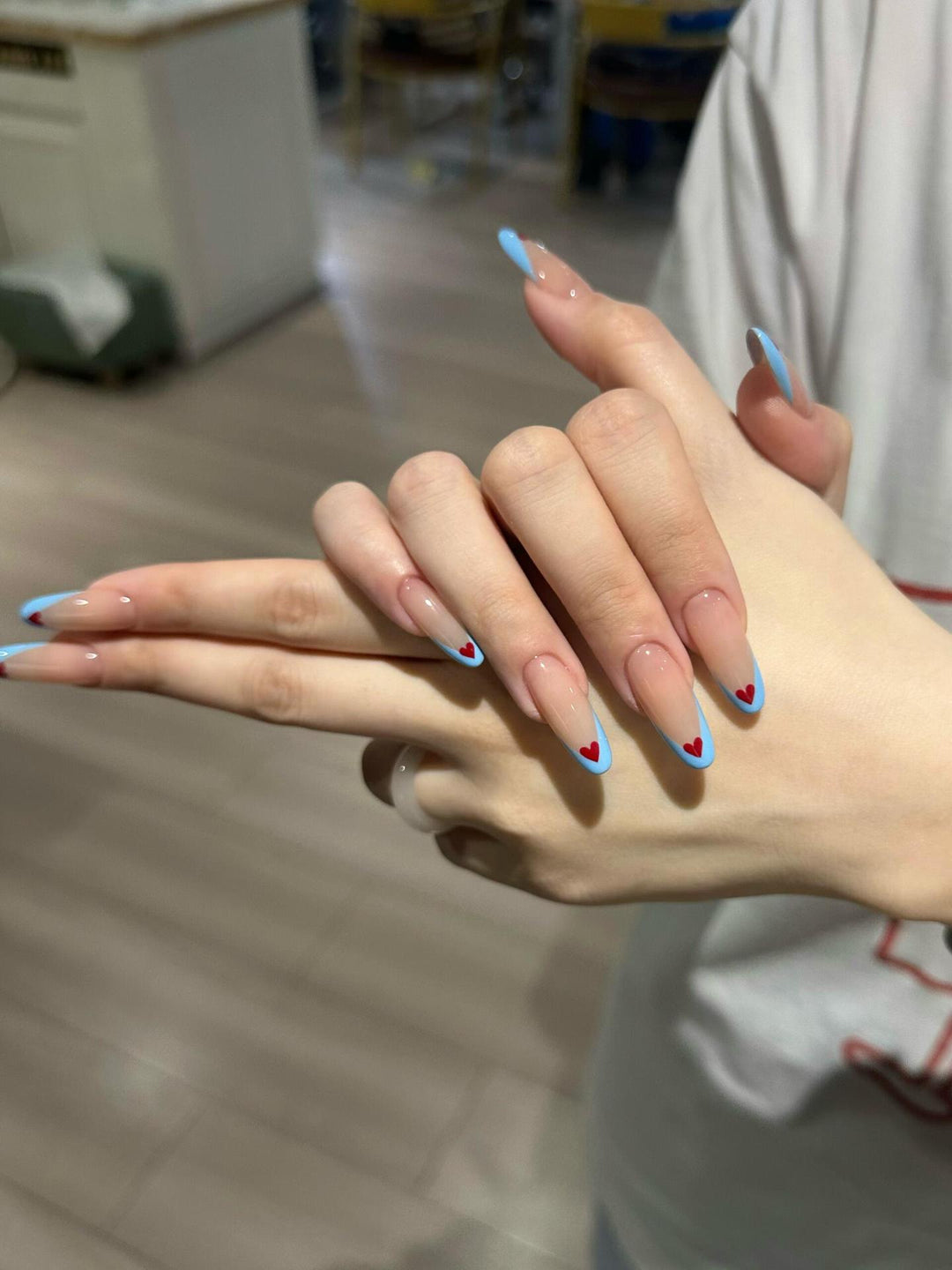 Nail art with heart-shaped design Bowlift