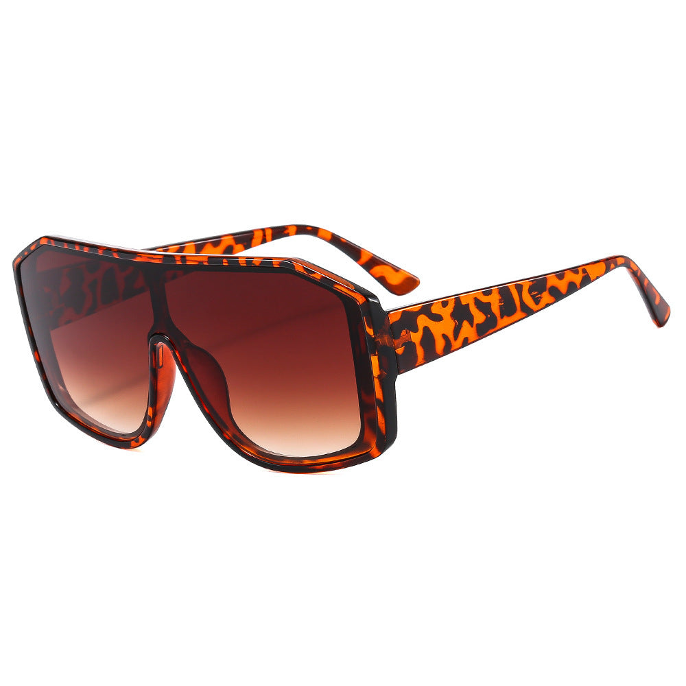Women Fashionable Oversized Sunglasses in Extravagant Animal Print Design Bowlift