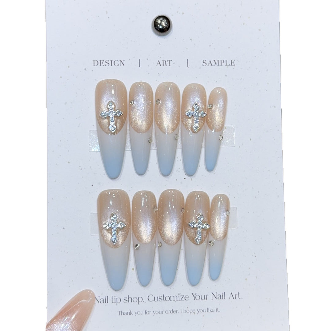 Artificial nails with luxurious sparkling rhinestone details Bowlift