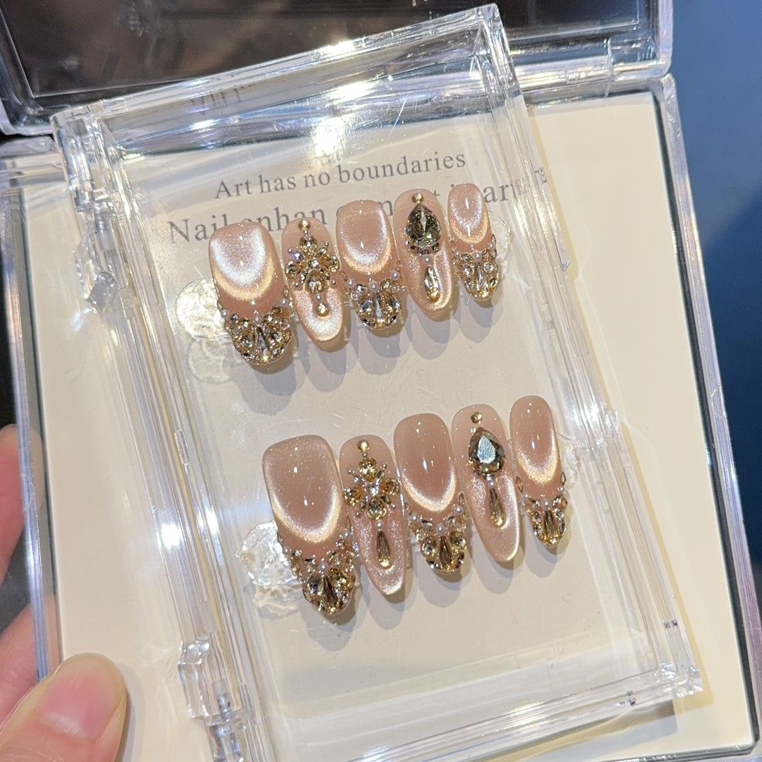 Glamorous artificial nails with glitter details Bowlift