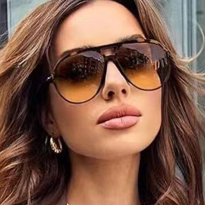 Women's fashionable sunglasses in stylish pilot look Bowlift