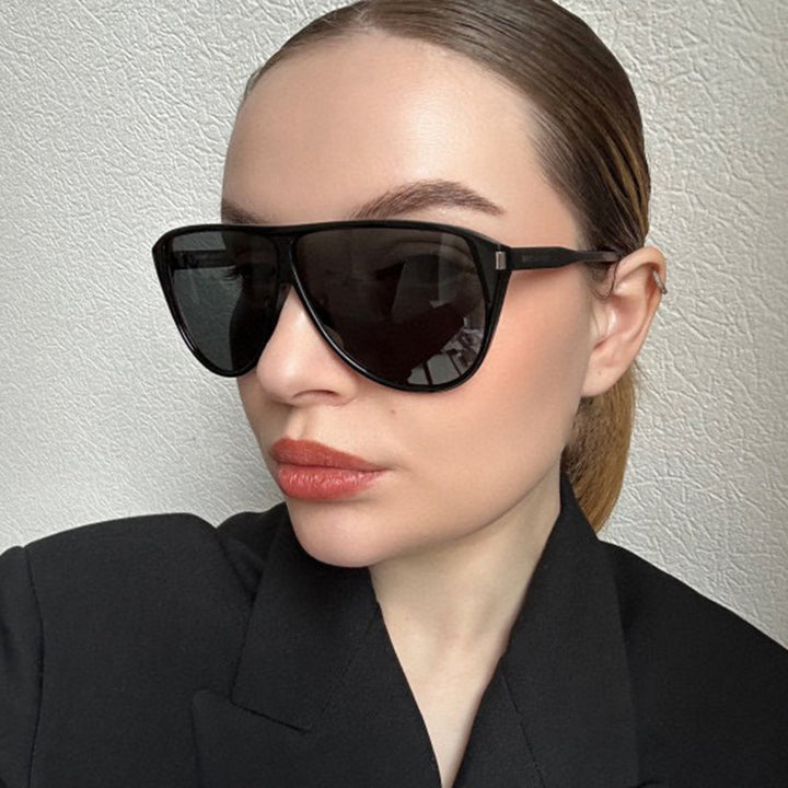 Ladies modern Cat-Eye sunglasses with protective UV filter and stylish frame Bowlift