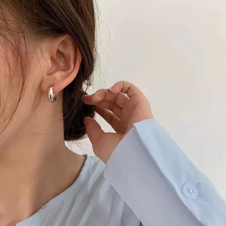 Fashionable hoop earrings with sleek design Bowlift