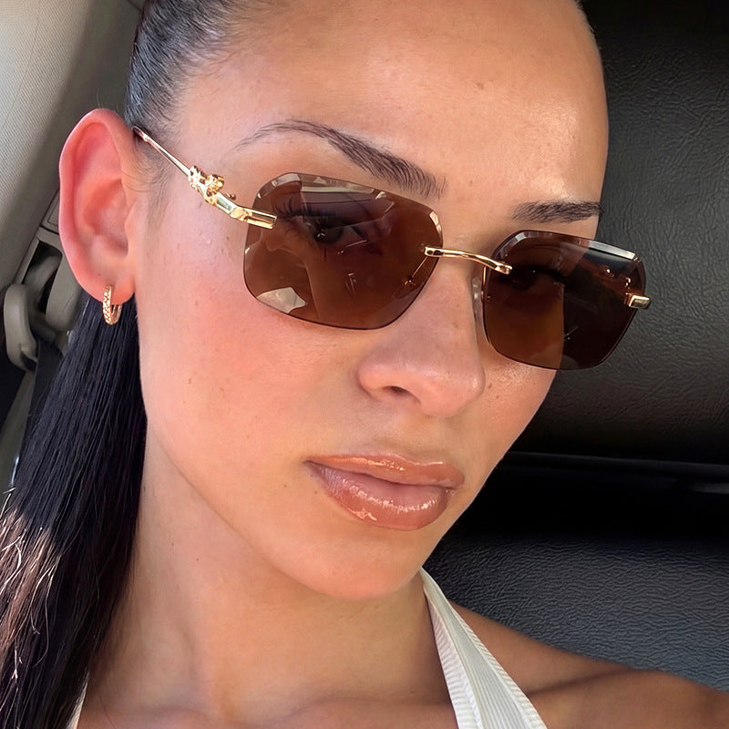 Women's fashionable square sunglasses with elegant gold frame and protective UV filter Bowlift