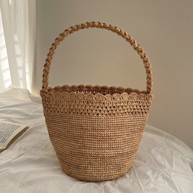 Handcrafted straw bag with geometric pattern Bowlift